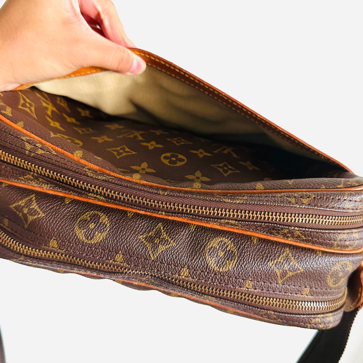 Louis Vuitton LV Monogram Logo GHW Reporter Messenger Shoulder Sling Bag