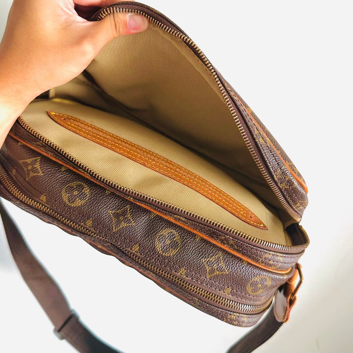 Louis Vuitton LV Monogram Logo GHW Reporter Messenger Shoulder Sling Bag