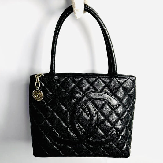 Chanel Black Medallion Giant CC Monogram Logo Quilted Caviar Shoulder Shopper Tote Bag 6s