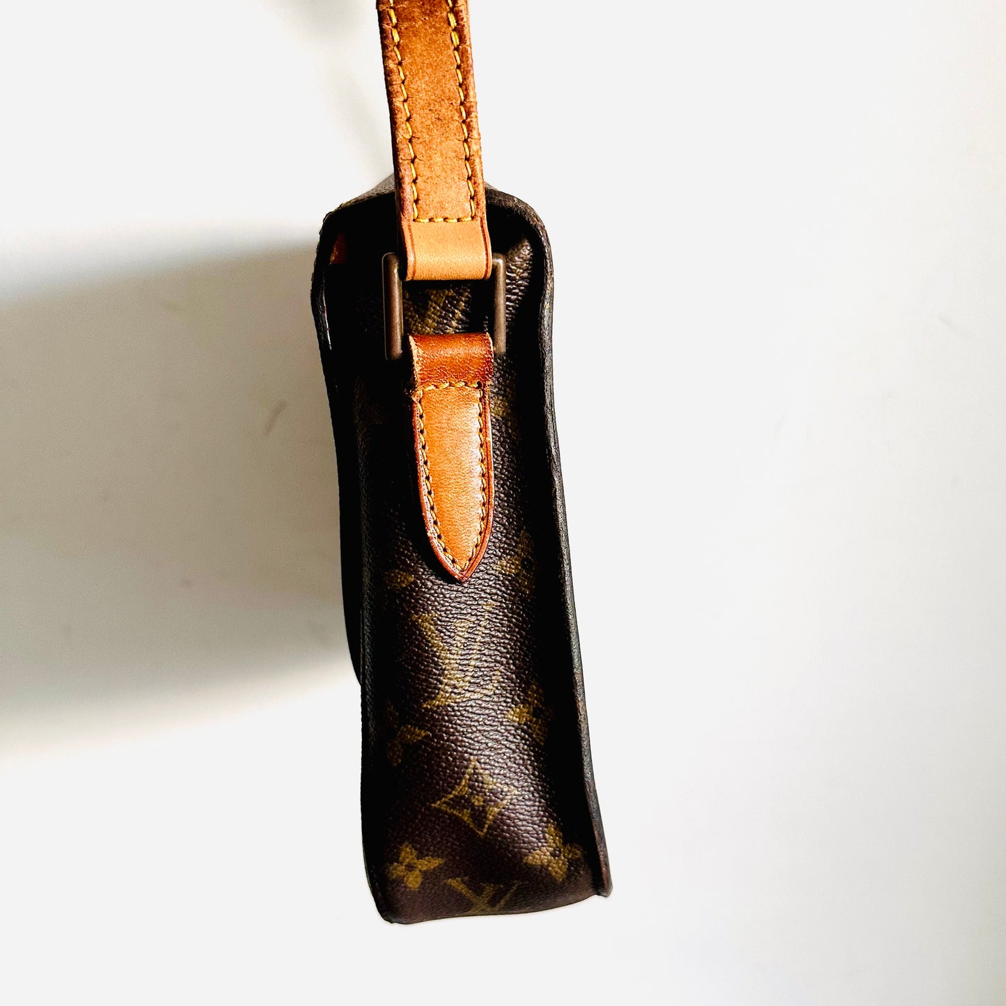 Louis Vuitton LV Saint Cloud Monogram Logo GHW Vintage Shoulder Sling Flap Bag