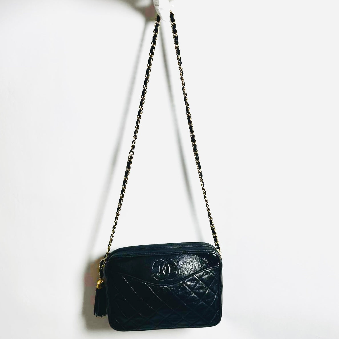 Chanel Black GHW Quilted Lambskin CC Monogram Logo Tassel Fringe Vintage Zip Camera Chain Shoulder Sling Bag 0s