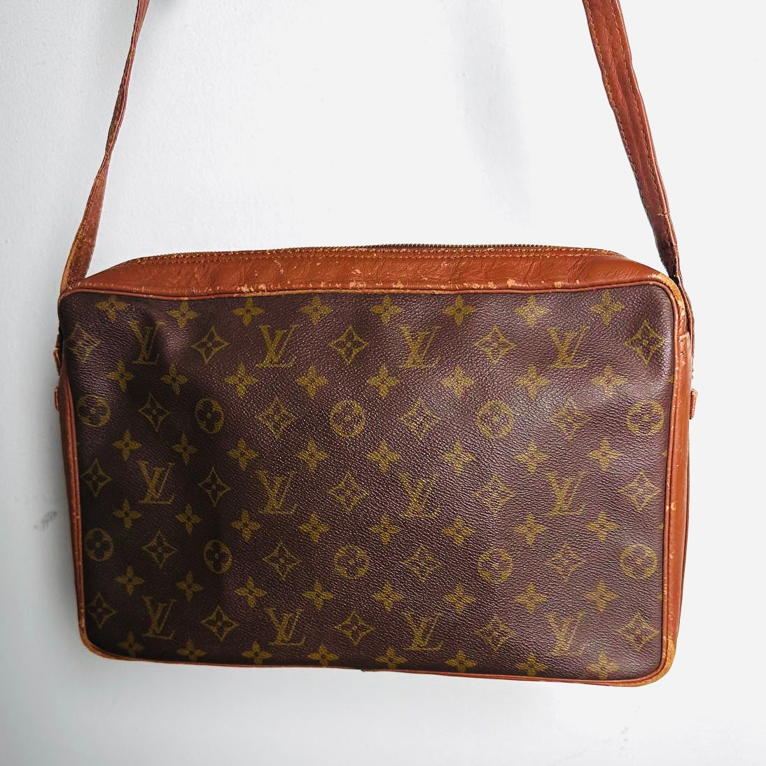 Louis Vuitton LV Sac Monogram Logo GHW Camera Bandouliere Vintage Shoulder Sling Bag