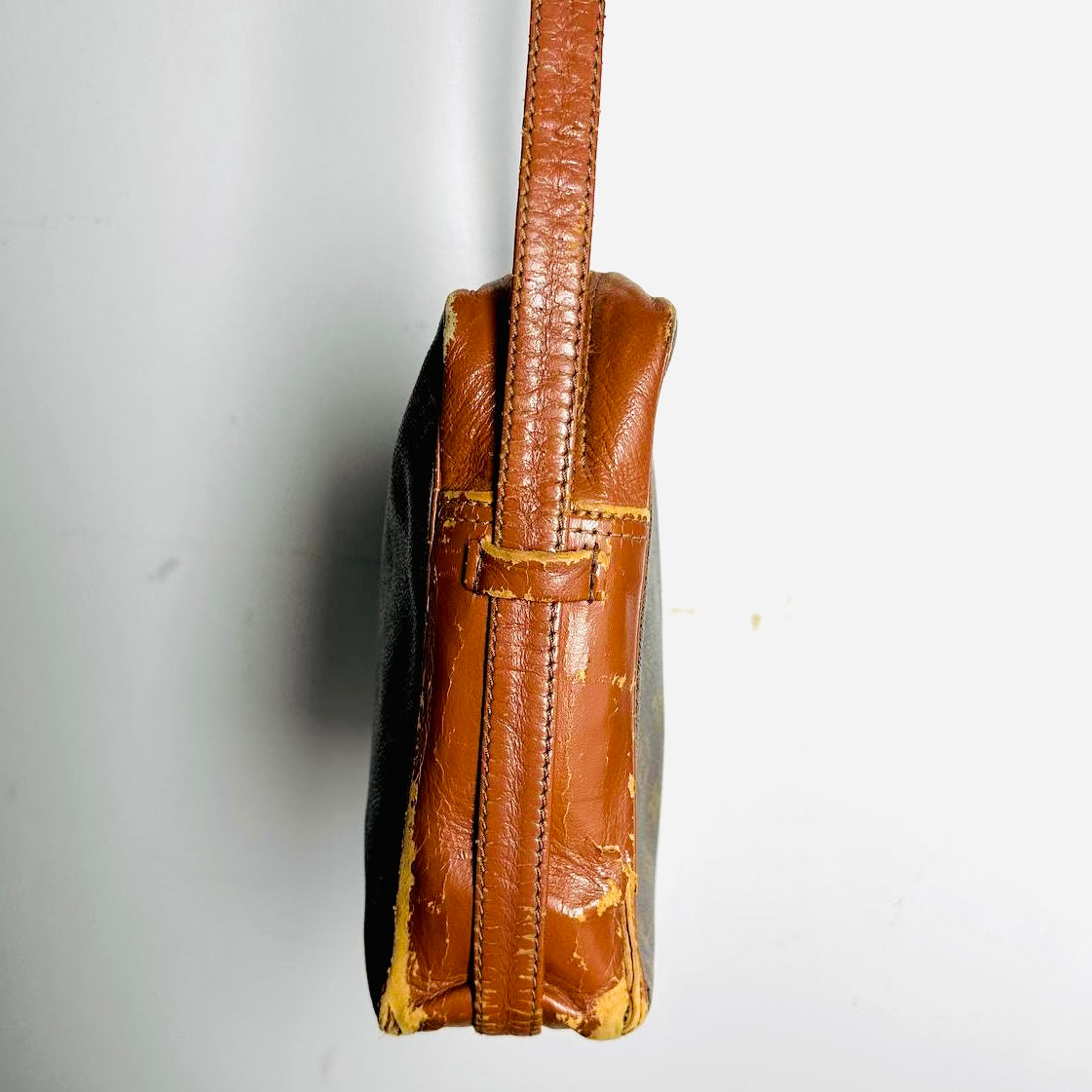 Louis Vuitton LV Sac Camera Monogram Logo GHW Bandouliere Vintage Shoulder Sling Bag