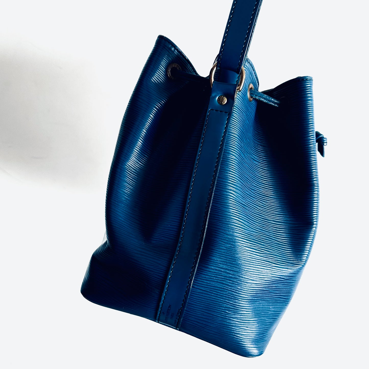 Louis Vuitton LV Blue Epi Leather Petit Noe Monogram Logo GHW Bucket Shoulder Sling Bag