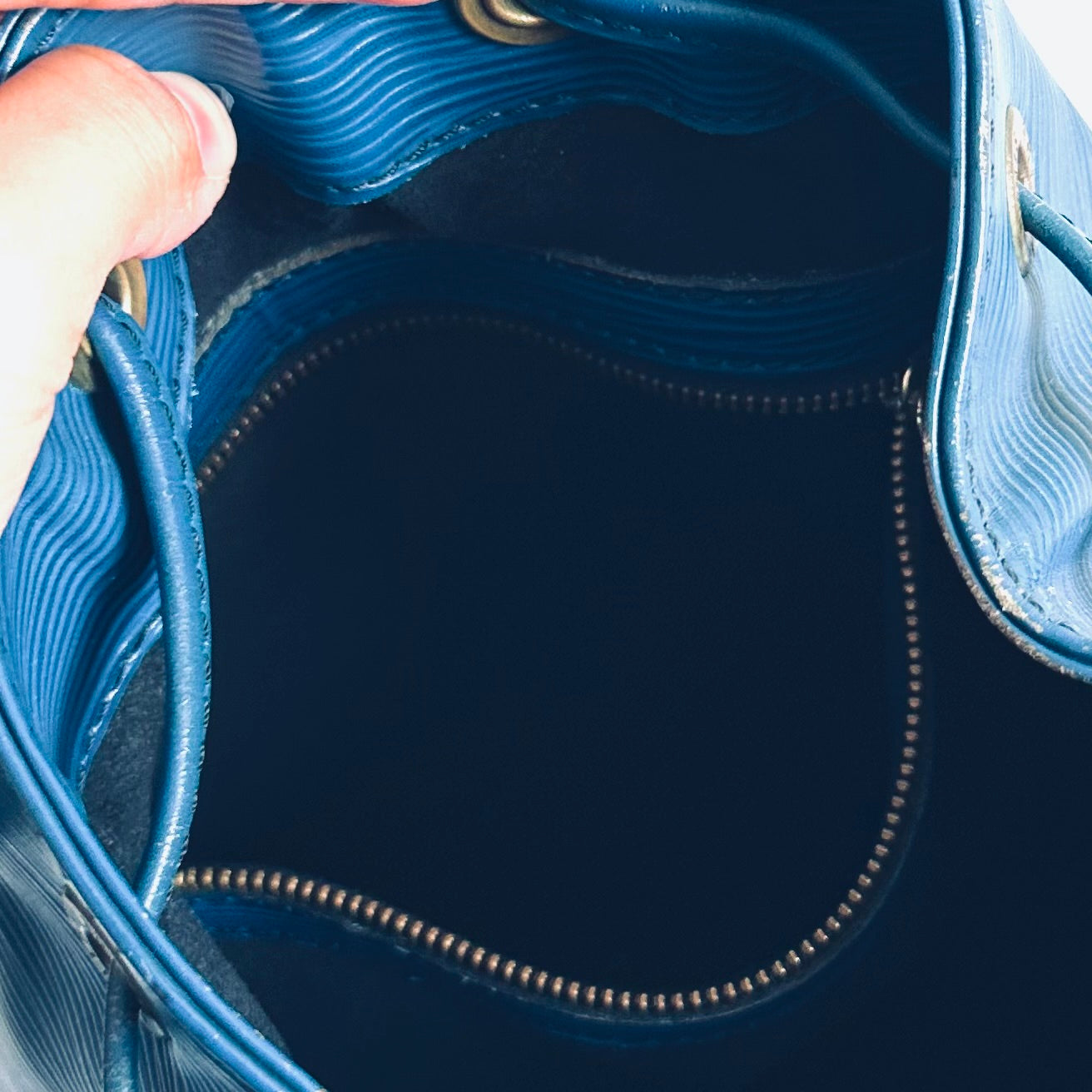 Louis Vuitton LV Blue Epi Leather Petit Noe Monogram Logo GHW Bucket Shoulder Sling Bag