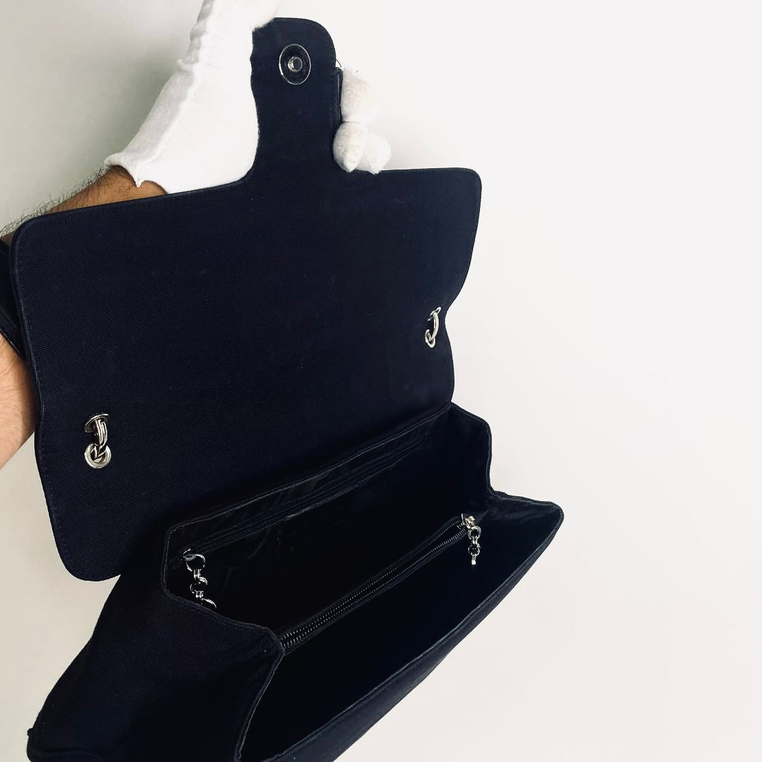 Salvatore Ferragamo Black Vara Bow Monogram Logo Hobo Baguette Flap Shoulder Bag
