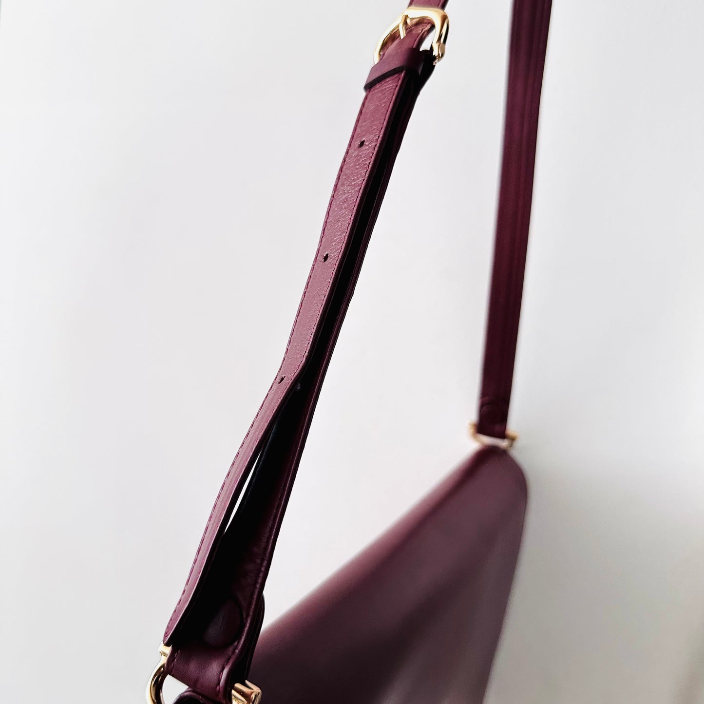 Cartier Must / Mast de Cartier Burgundy Maroon Red GHW Smooth Leather Flap Shoulder Sling Bag