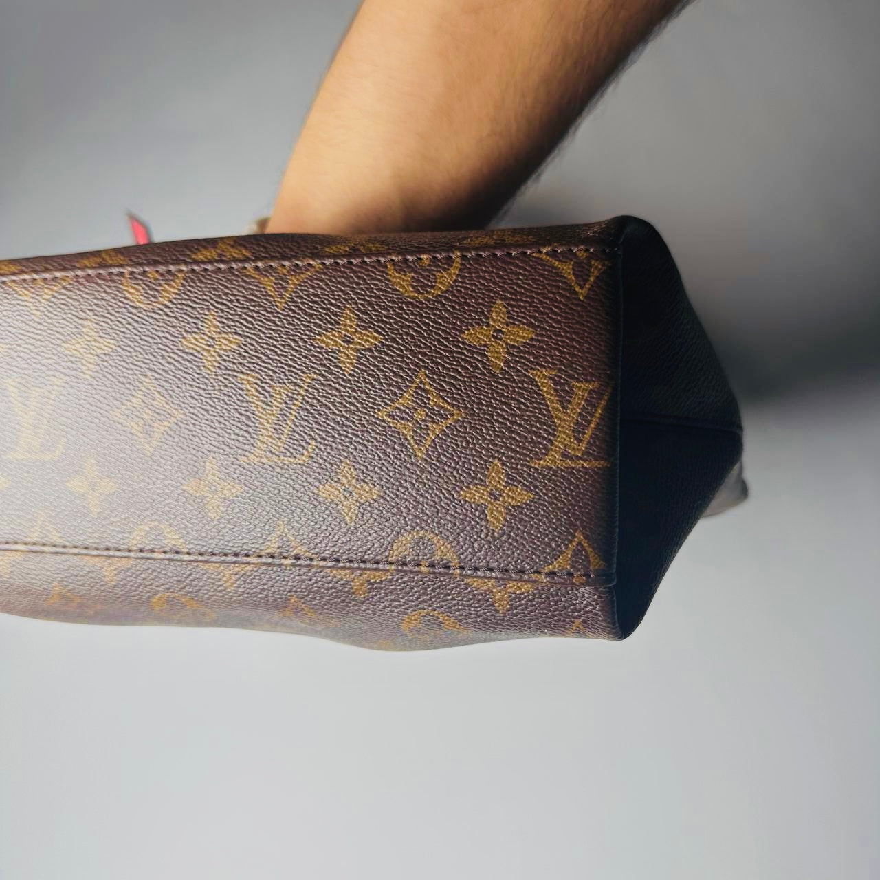 Louis Vuitton LV Tuileries Besace Monogram Logo GHW 2-Way Top Handle Hobo Baguette Shoulder Sling Bag