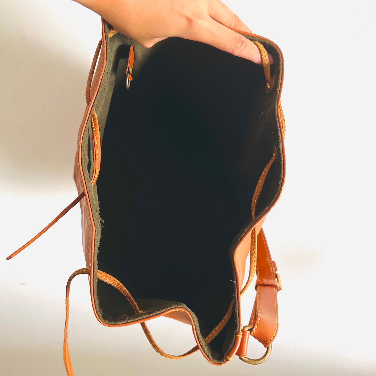 Louis Vuitton LV Caramel Brown GHW Monogram Logo Epi Leather Vintage Bucket Drawstring Shoulder Sling Bag