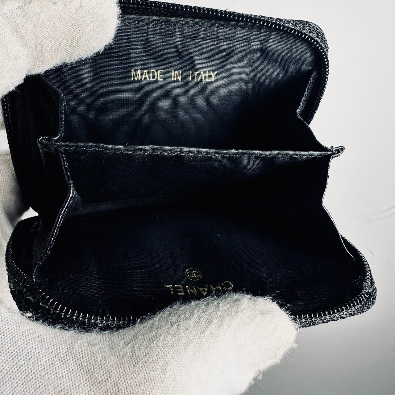 Chanel Black GHW CC Giant Monogram Logo Caviar Vintage Compact Zippy Zip Around Coin Purse Pouch Wallet 4s