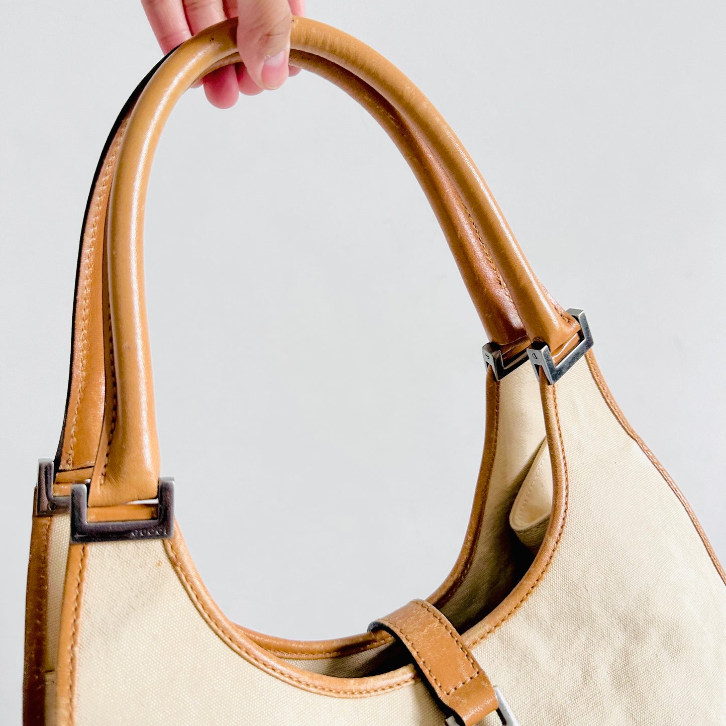 Gucci Cream / Tan Monogram Logo Jackie Vintage Baguette Hobo Shoulder Bag