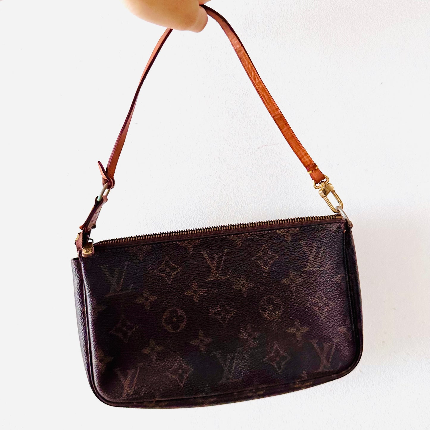 Louis Vuitton Monogram Logo GHW LV Pochette Accessories Accessoires Shoulder Bag