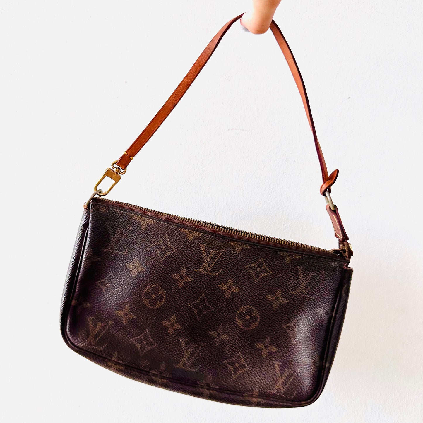 Louis Vuitton Monogram Logo GHW LV Pochette Accessories Accessoires Shoulder Bag