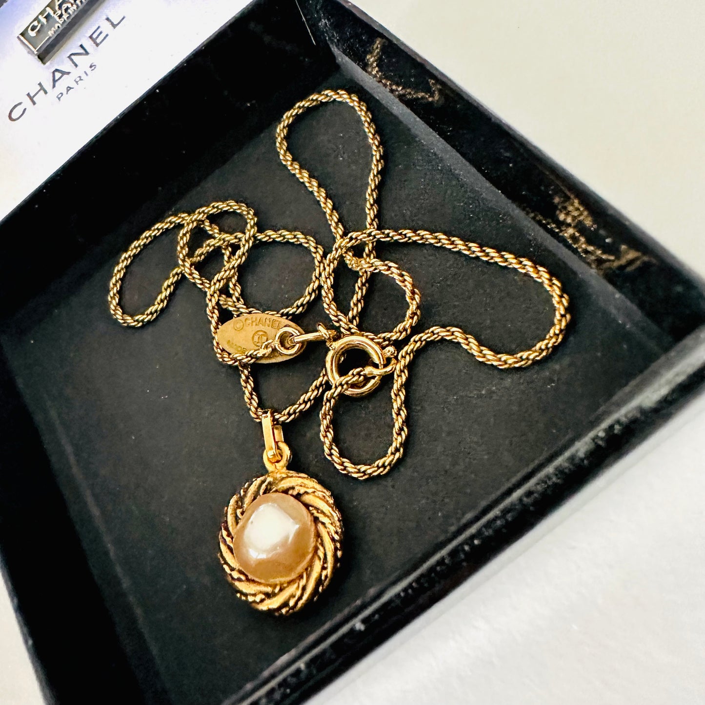 Chanel CC Spiral Pearl Pendant Gold Chain Signature Vintage Necklace