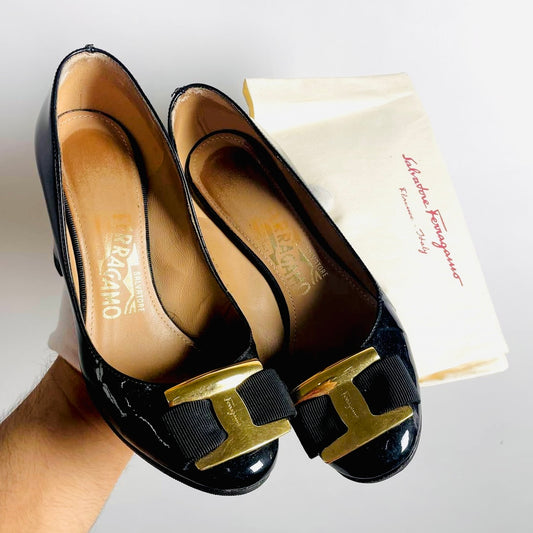 Salvatore Ferragamo Vara Ninna Black GHW Giant Monogram Logo Bow Ballet Ballerina Patent Leather Classic Heels Pumps Shoes