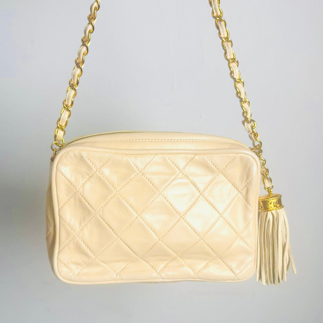Chanel Cream Beige GHW Quilted Lambskin CC Monogram Logo Tassel Fringe Vintage Zip Camera Chain Shoulder Sling Bag 0s