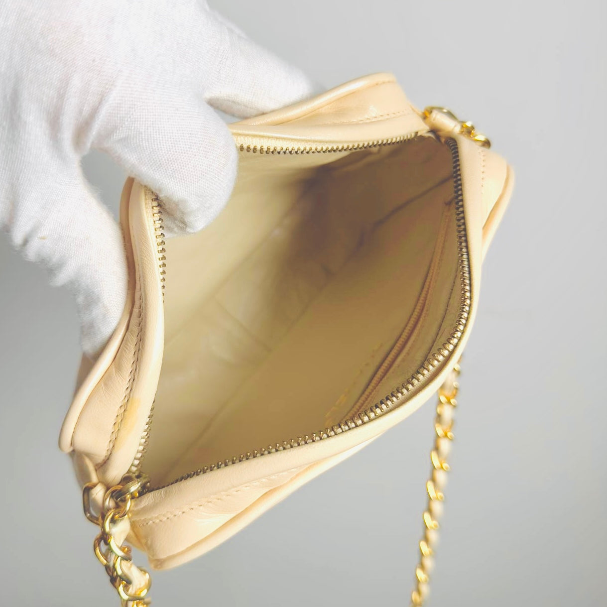 Chanel Cream Beige GHW Quilted Lambskin CC Monogram Logo Tassel Fringe Vintage Zip Camera Chain Shoulder Sling Bag 0s