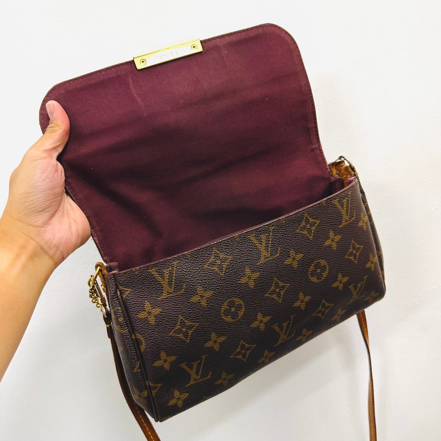 Louis Vuitton LV Favourite Monogram Logo GHW 2-Way Flap Shoulder Sling Pochette Accessories Accessoires Chain Bag