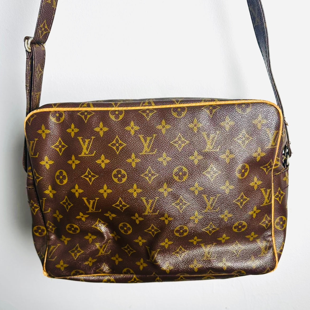 Louis Vuitton LV Nile Reporter Monogram Logo GHW Camera Messenger Shoulder Sling Bag