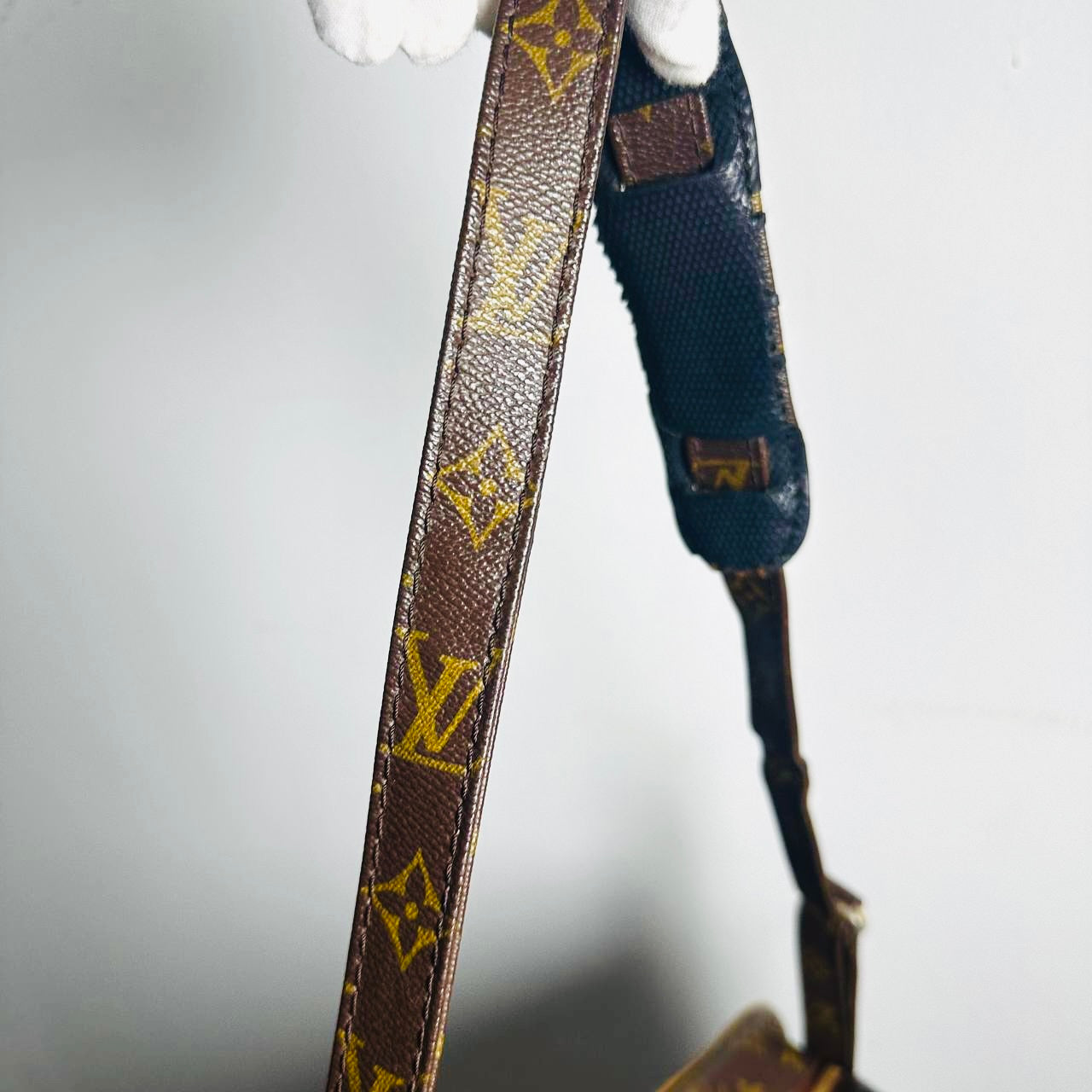 Louis Vuitton LV Nile Reporter Monogram Logo GHW Camera Messenger Shoulder Sling Bag