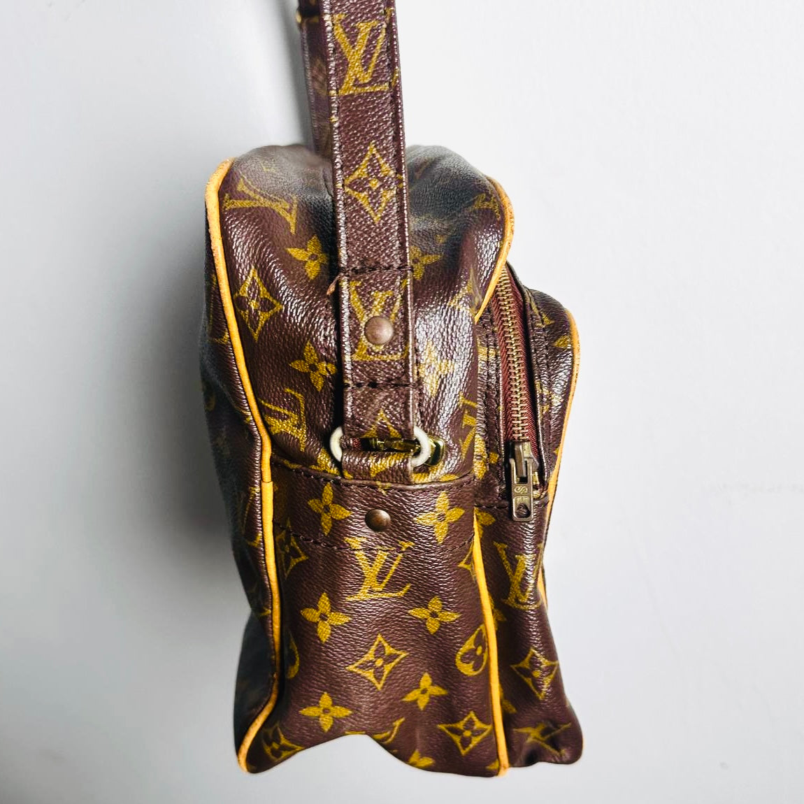 Louis Vuitton LV Nile Reporter Monogram Logo GHW Camera Messenger Shoulder Sling Bag