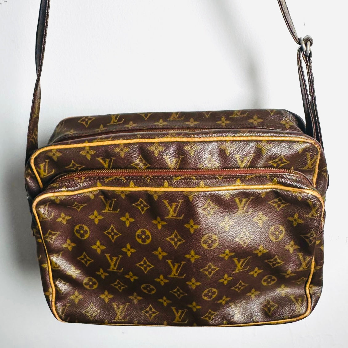 Louis Vuitton LV Nile Reporter Monogram Logo GHW Camera Messenger Shoulder Sling Bag