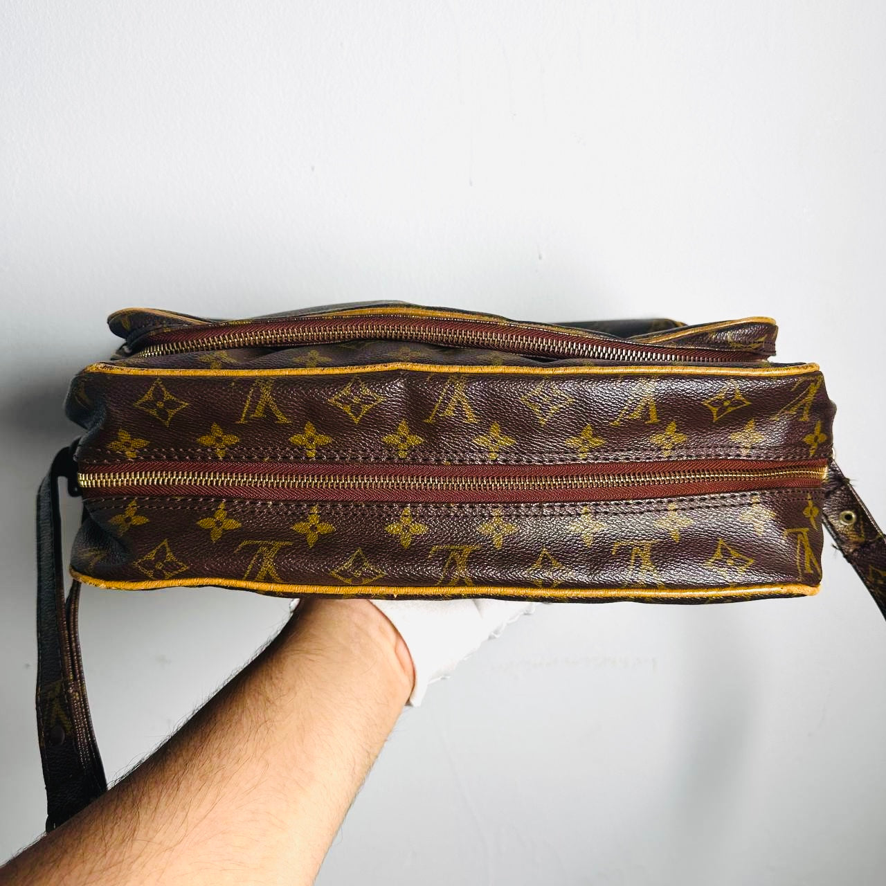 Louis Vuitton LV Nile Reporter Monogram Logo GHW Camera Messenger Shoulder Sling Bag