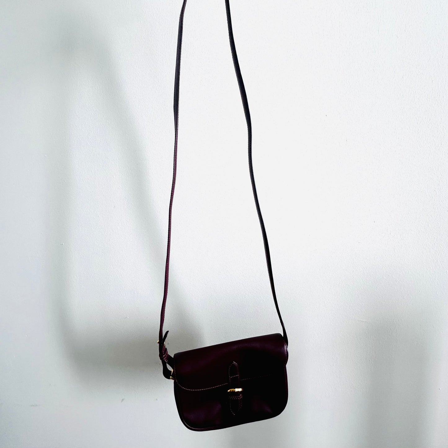 Cartier Must / Mast de Cartier Burgundy Red Maroon GHW Smooth Leather Flap Shoulder Sling Bag