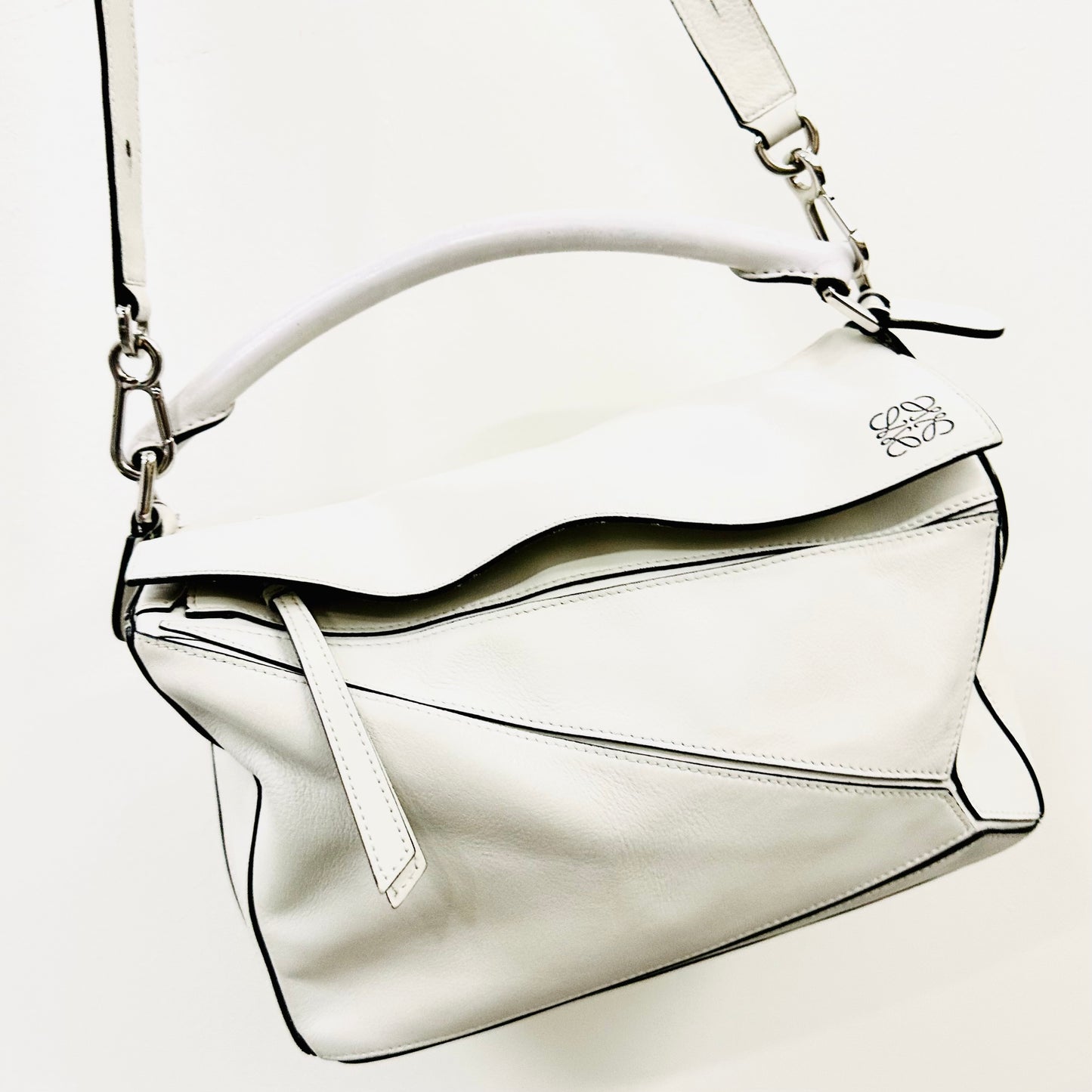 Loewe Medium Puzzle Blanc White Smooth Calfskin Anagram Monogram Logo 2-Way Top Handle Shoulder Sling Bag