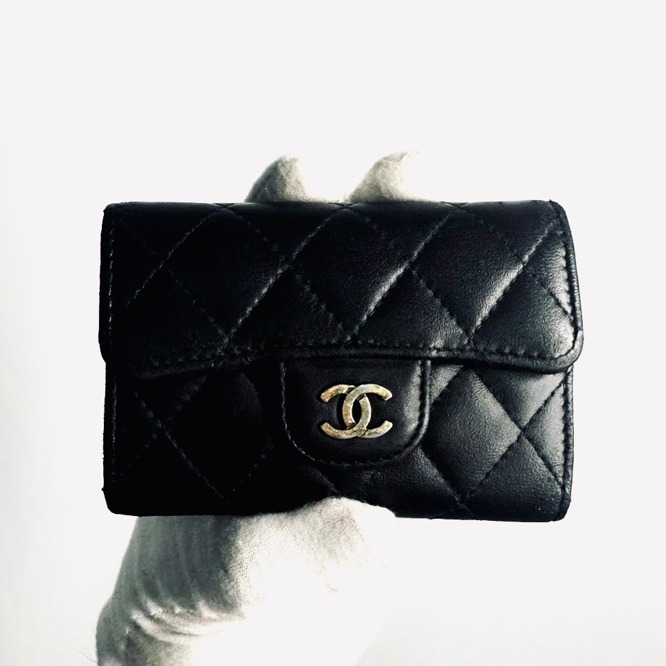 Chanel Black GHW CC Logo Quilted Lambskin Compact Flap Keyholder Key Cles Case Holder Pouch Wallet 24s