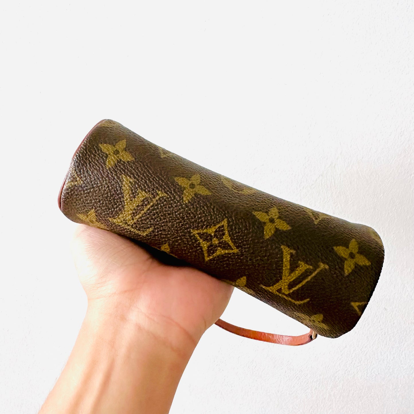 Louis Vuitton LV Papillon Roller Monogram Logo GHW Pochette Accessories Accessoires Shoulder Bag