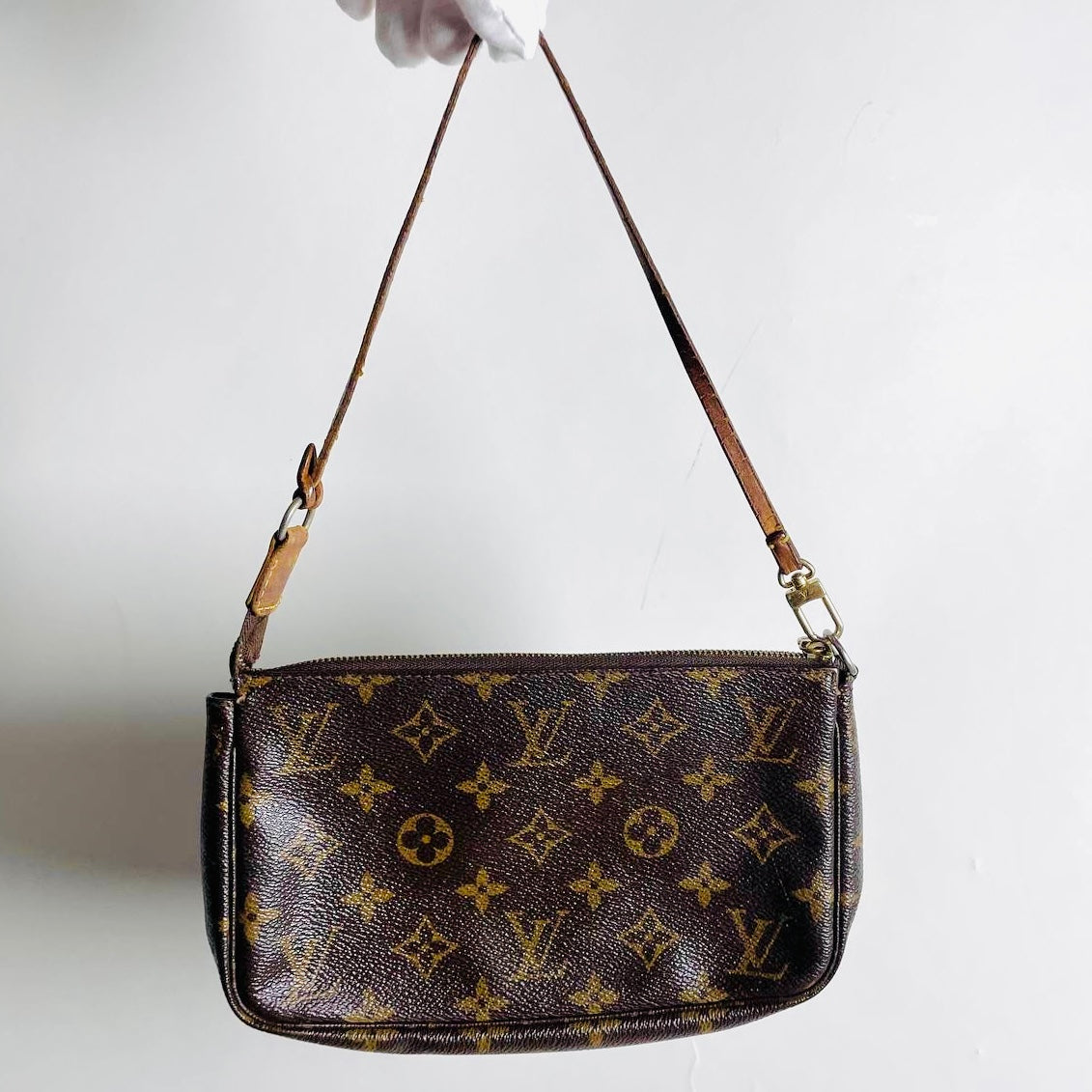 Louis Vuitton Monogram Logo GHW LV Pochette Accessories Accessoires Shoulder Bag