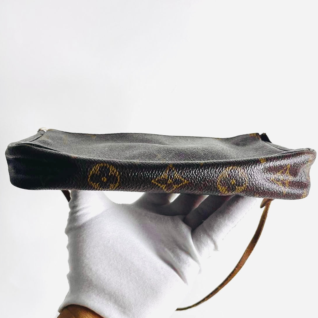 Louis Vuitton Monogram Logo GHW LV Pochette Accessories Accessoires Shoulder Bag