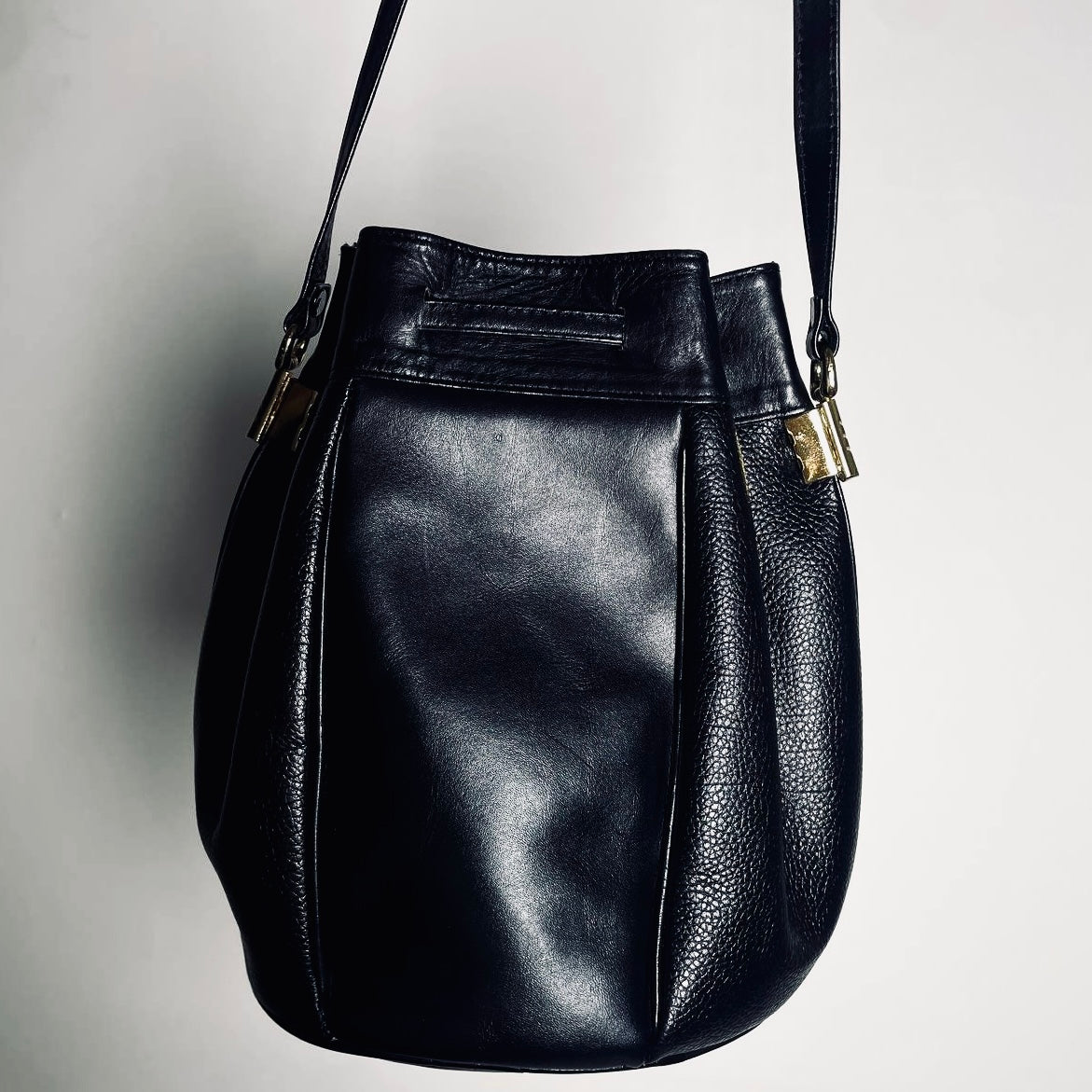 Cartier Must / Mast de Cartier Black GHW Grained Leather Bucket Shoulder Drawstring Bag
