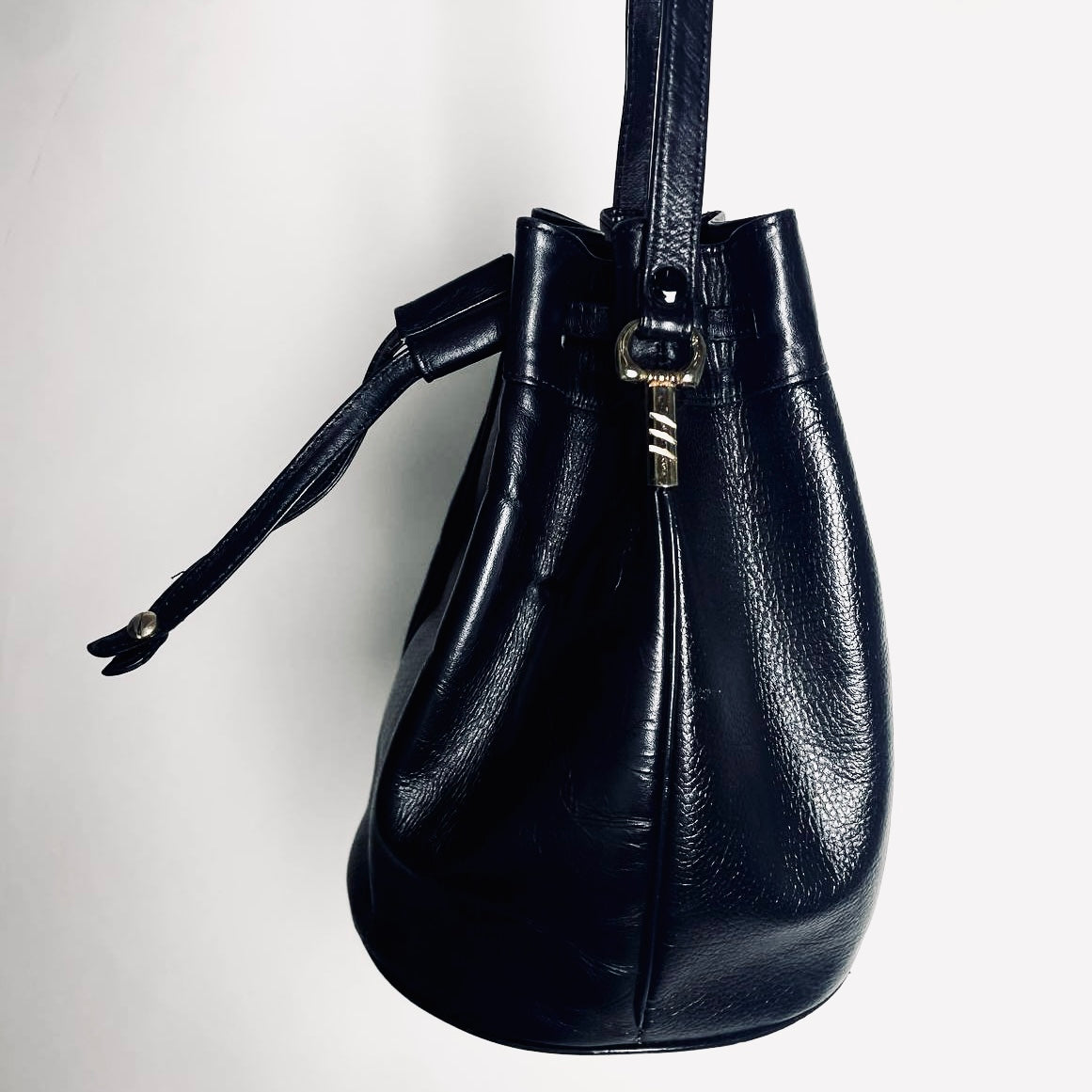 Cartier Must / Mast de Cartier Black GHW Grained Leather Bucket Shoulder Drawstring Bag