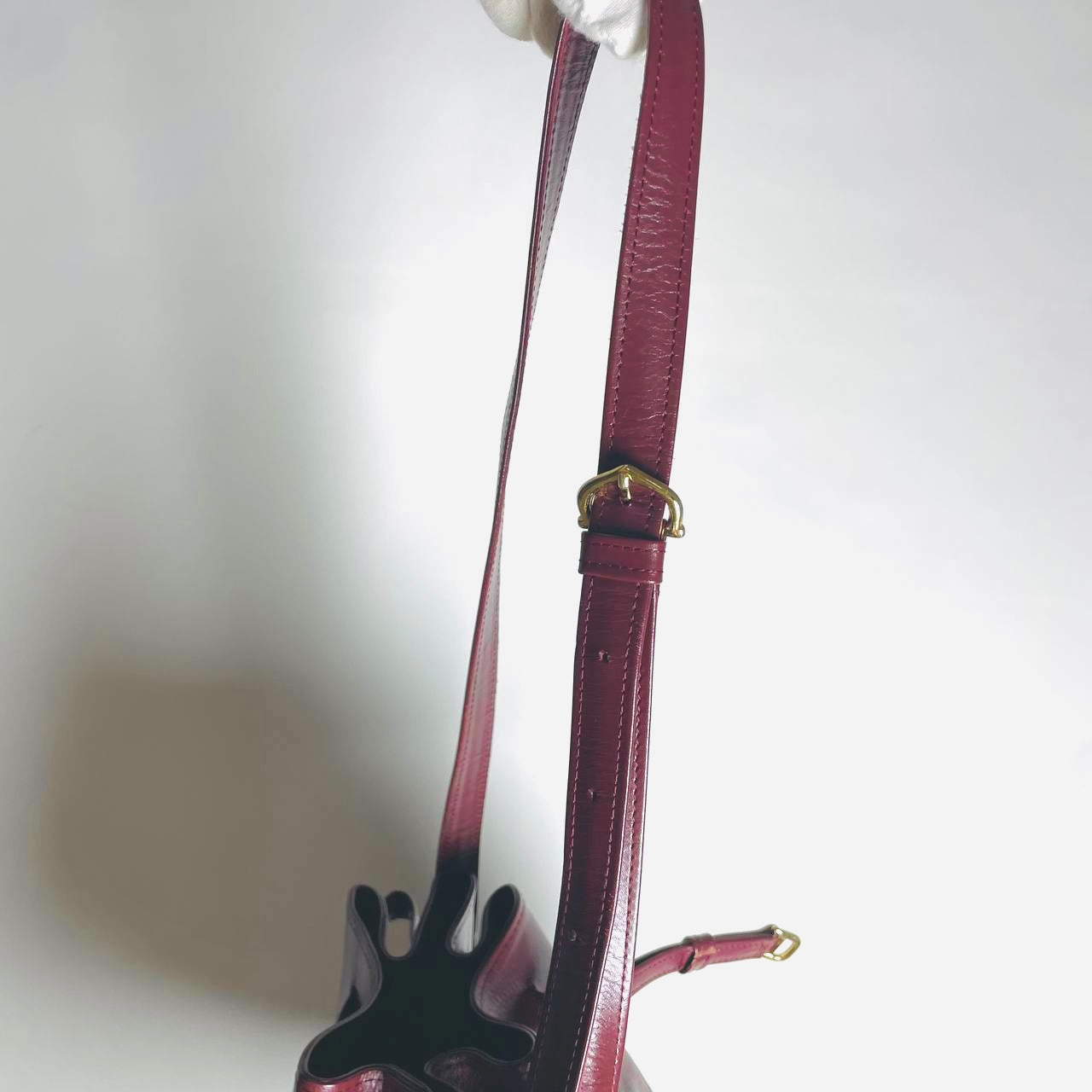 Cartier Mast / Must de Cartier Bucket Burgundy Maroon Red GHW Smooth Leather Shoulder Drawstring Bag