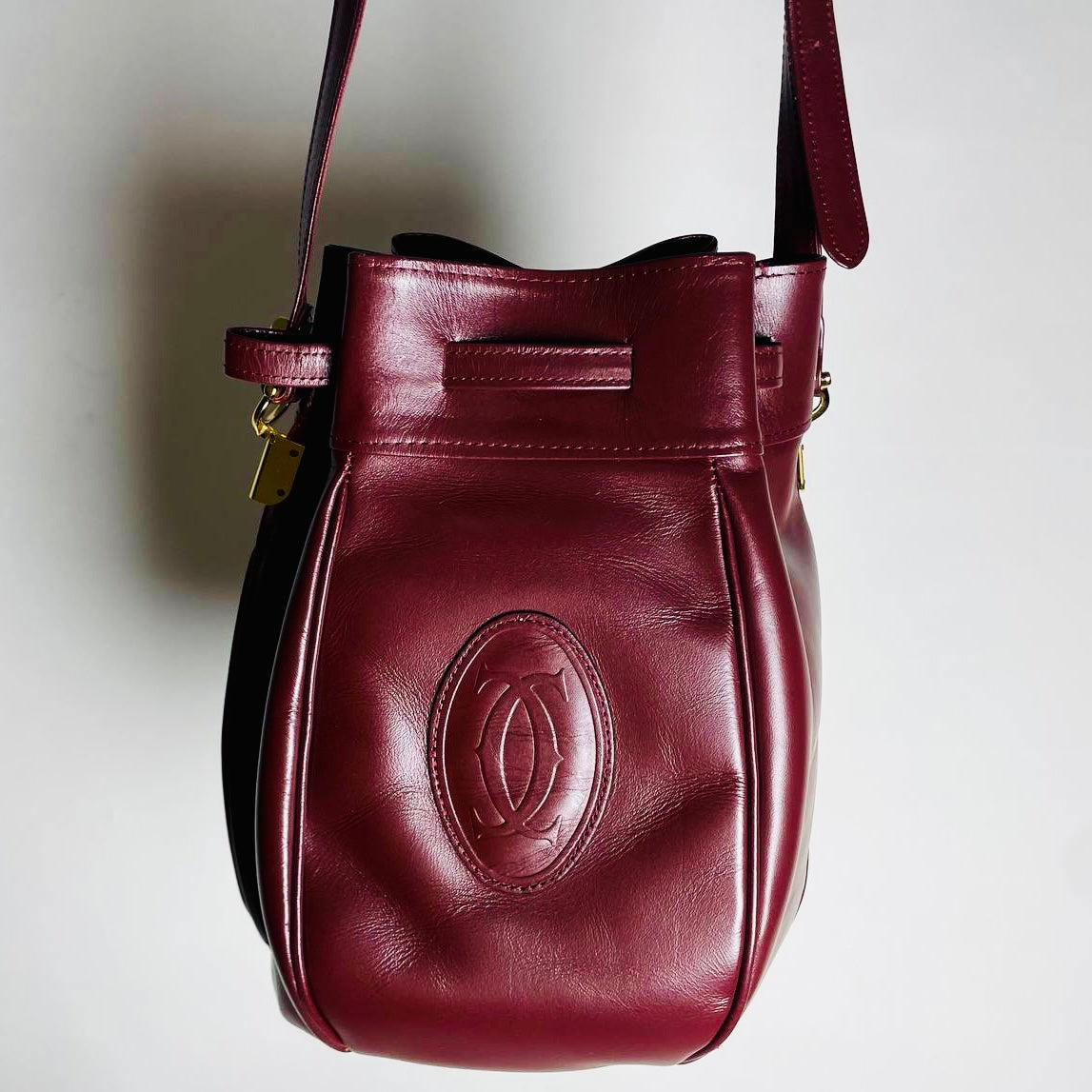 Cartier Mast / Must de Cartier Bucket Burgundy Maroon Red GHW Smooth Leather Shoulder Drawstring Bag