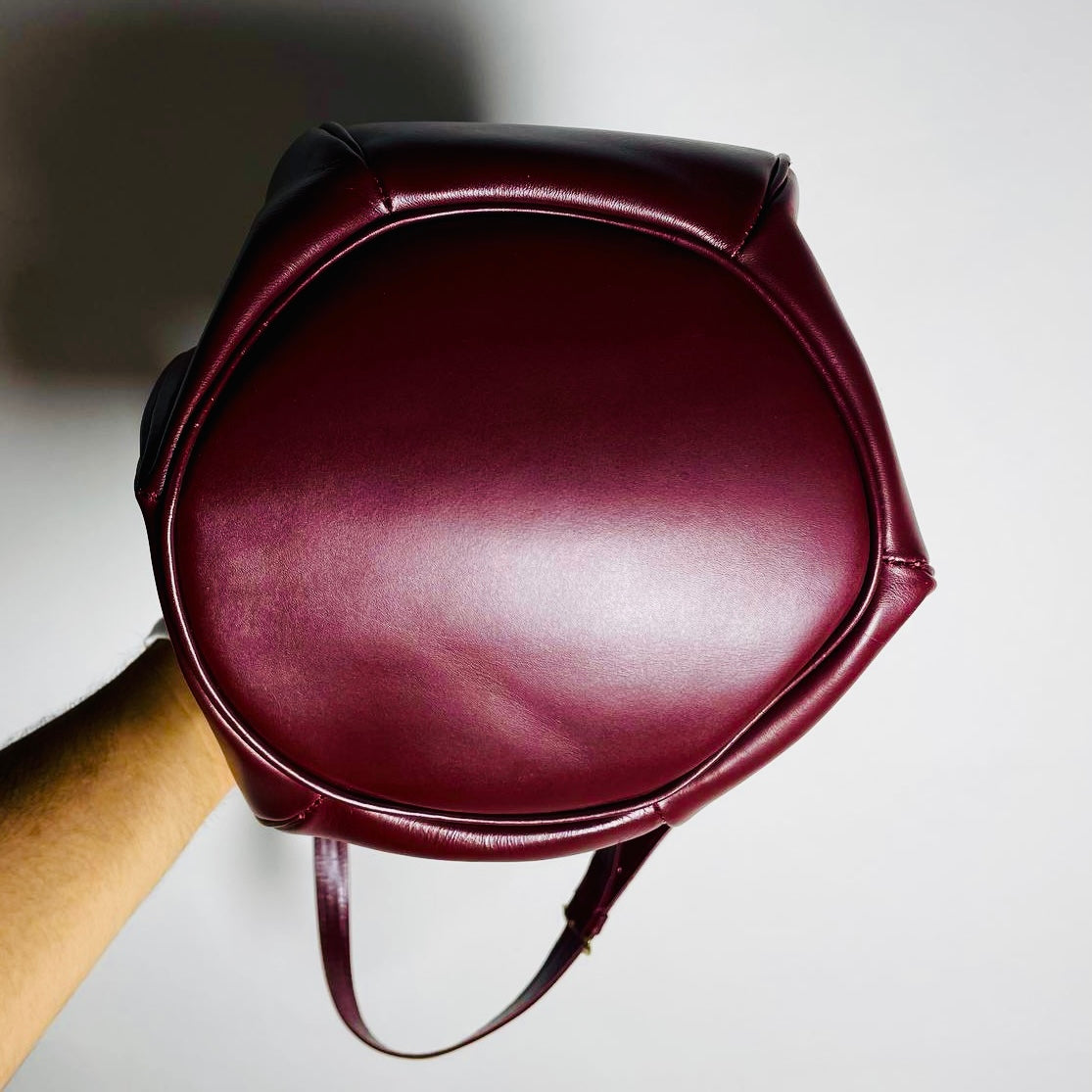 Cartier Mast / Must de Cartier Bucket Burgundy Maroon Red GHW Smooth Leather Shoulder Drawstring Bag