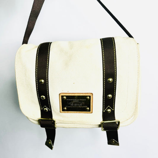 Louis Vuitton LV White GHW Besace Antigua Monogram Logo Messenger Shoulder Sling Flap Bag