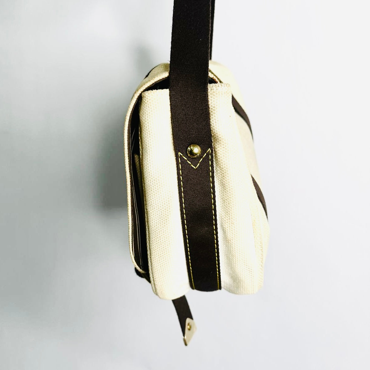Louis Vuitton LV White GHW Besace Antigua Monogram Logo Messenger Shoulder Sling Flap Bag
