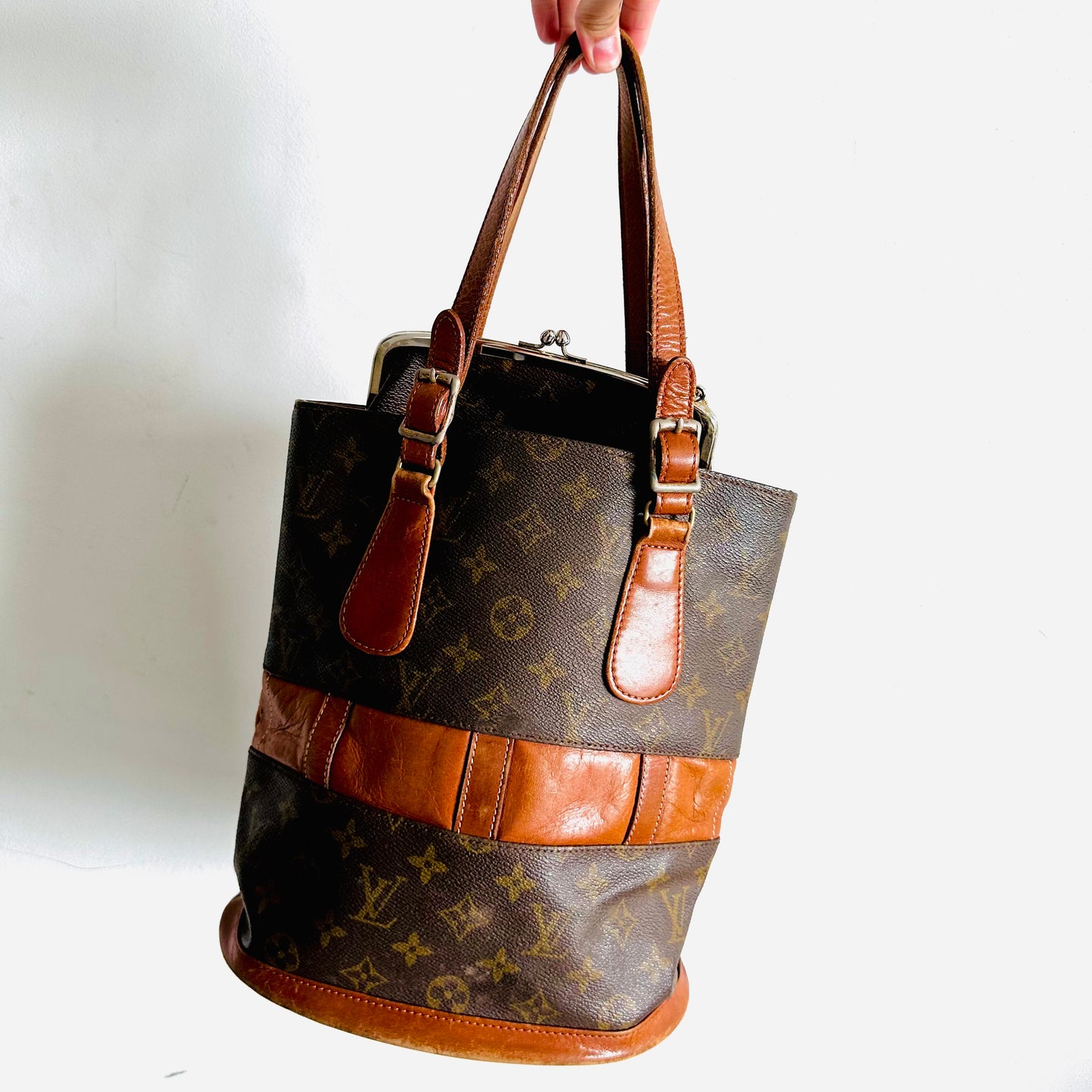 Louis Vuitton LV French Company Bucket PM Monogram Logo Vintage Shoulder Tote Bag With Pouch Purse