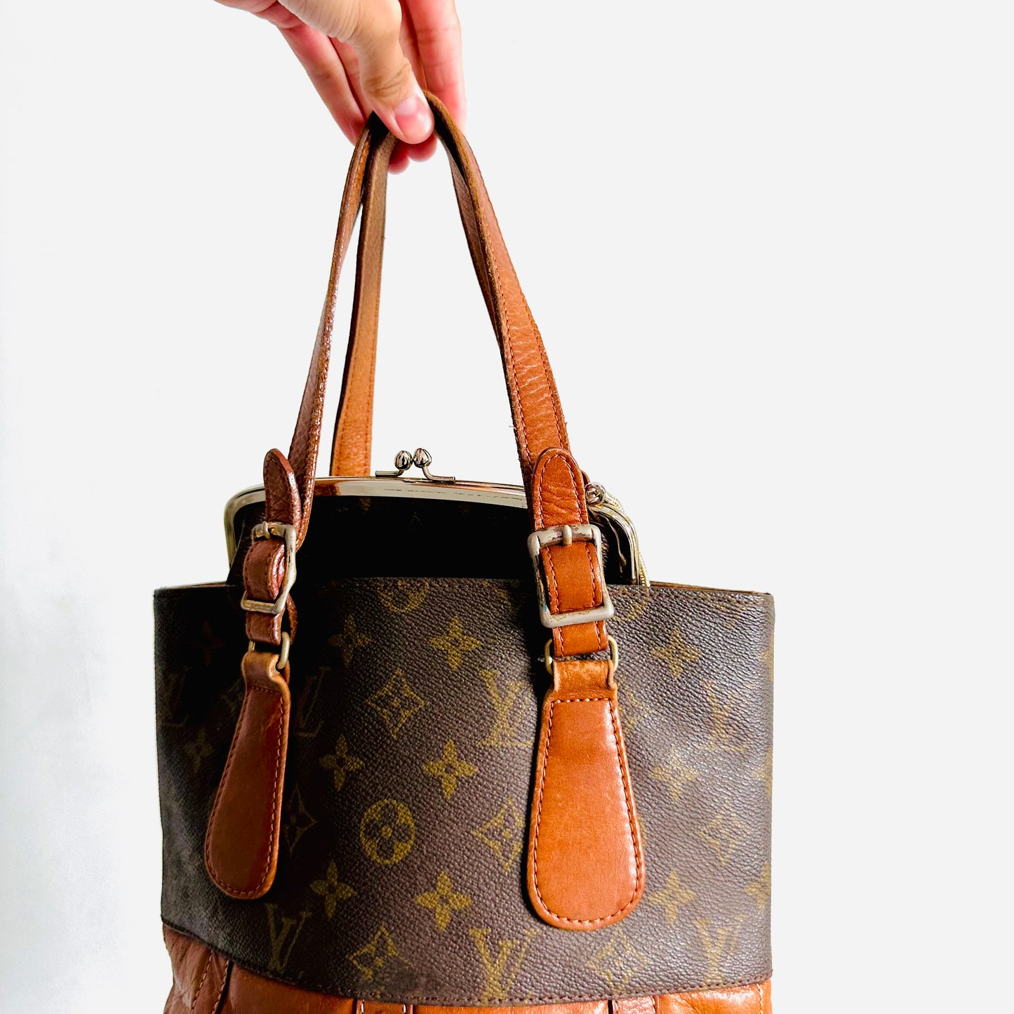 Louis Vuitton LV French Company Bucket PM Monogram Logo Vintage Shoulder Tote Bag With Pouch Purse