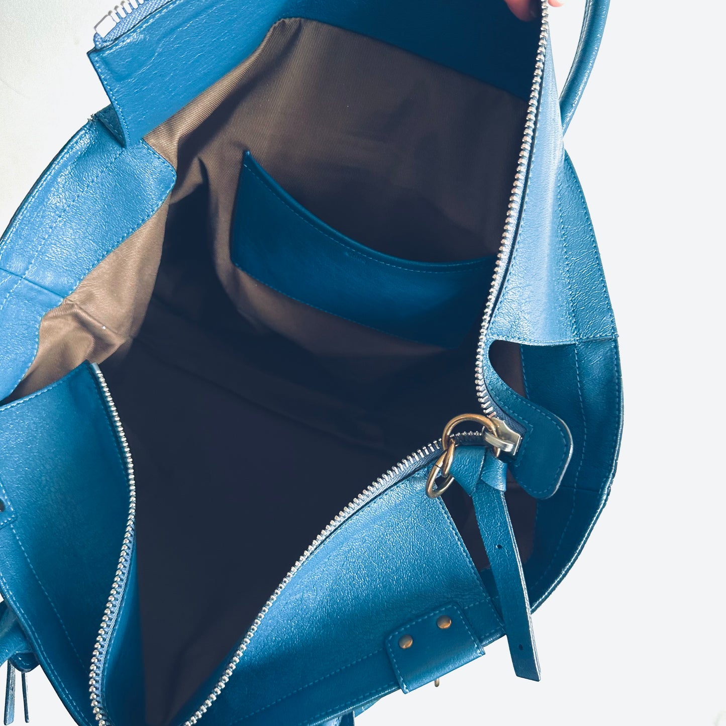 Chloe Eclipse Deep Blue GHW Classic Leather Monogram Logo Shoulder Shopper Tote Bag