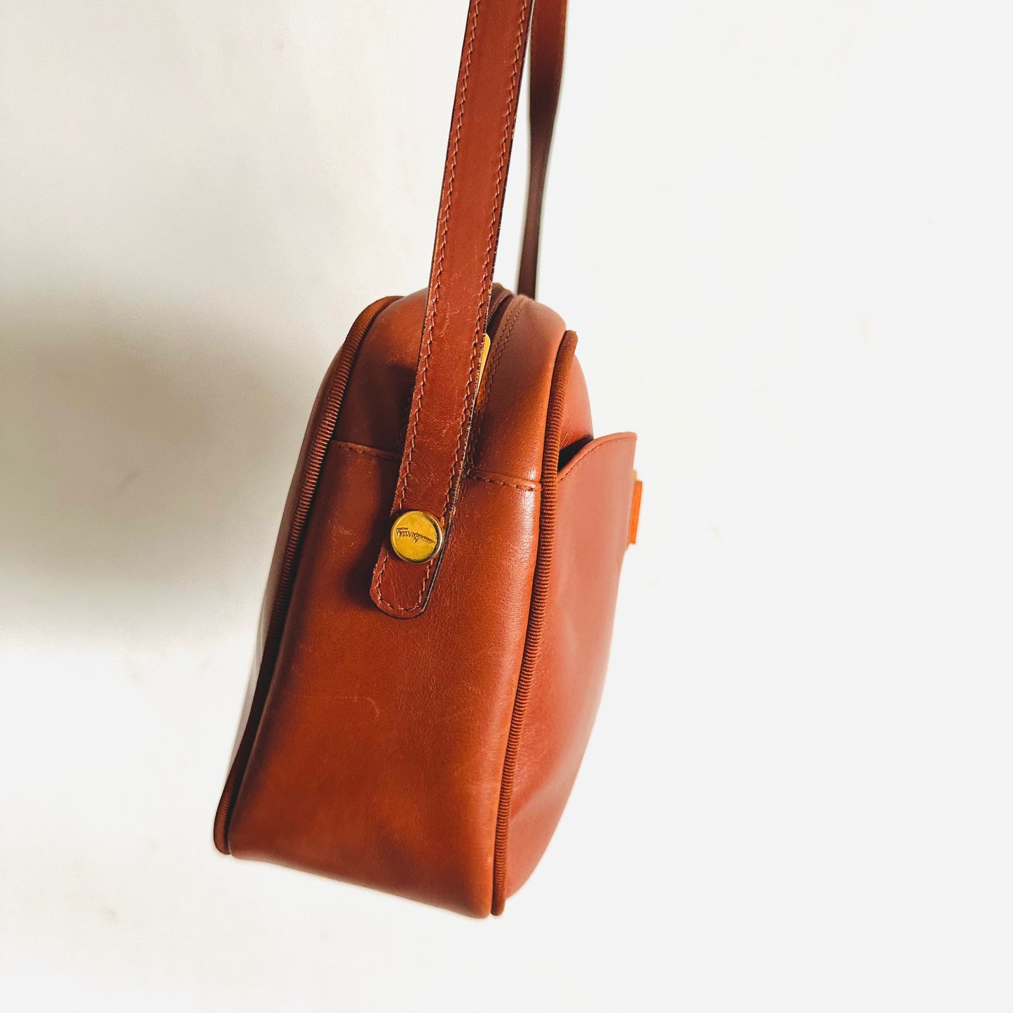 Salvatore Ferragamo Vara Bow Caramel Tan Brown GHW Logo Smooth Leather Camera Shoulder Sling Bag