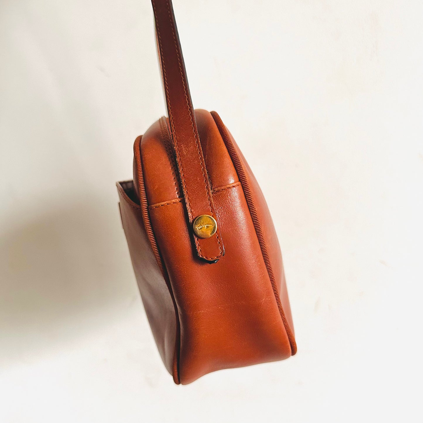 Salvatore Ferragamo Vara Bow Caramel Tan Brown GHW Logo Smooth Leather Camera Shoulder Sling Bag