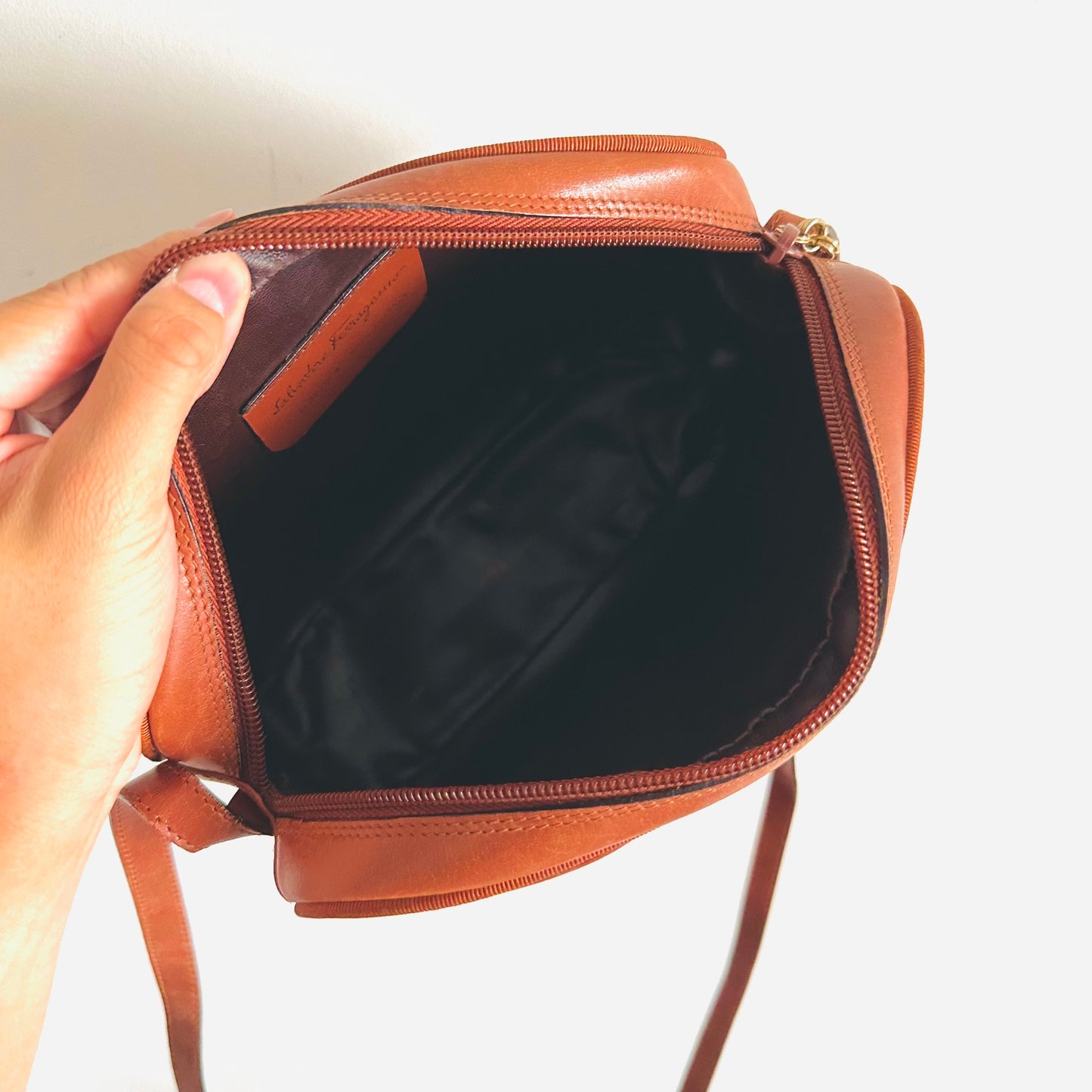 Salvatore Ferragamo Vara Bow Caramel Tan Brown GHW Logo Smooth Leather Camera Shoulder Sling Bag