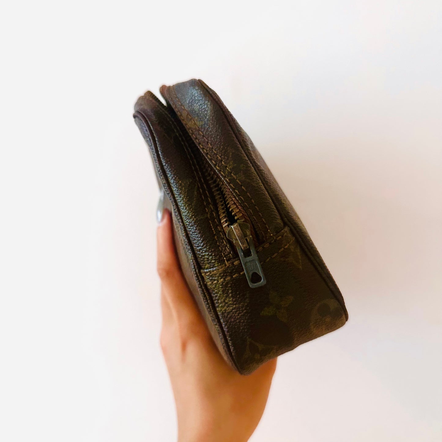 Louis Vuitton LV Monogram Logo GHW Trousse 28 Pouch Case Clutch