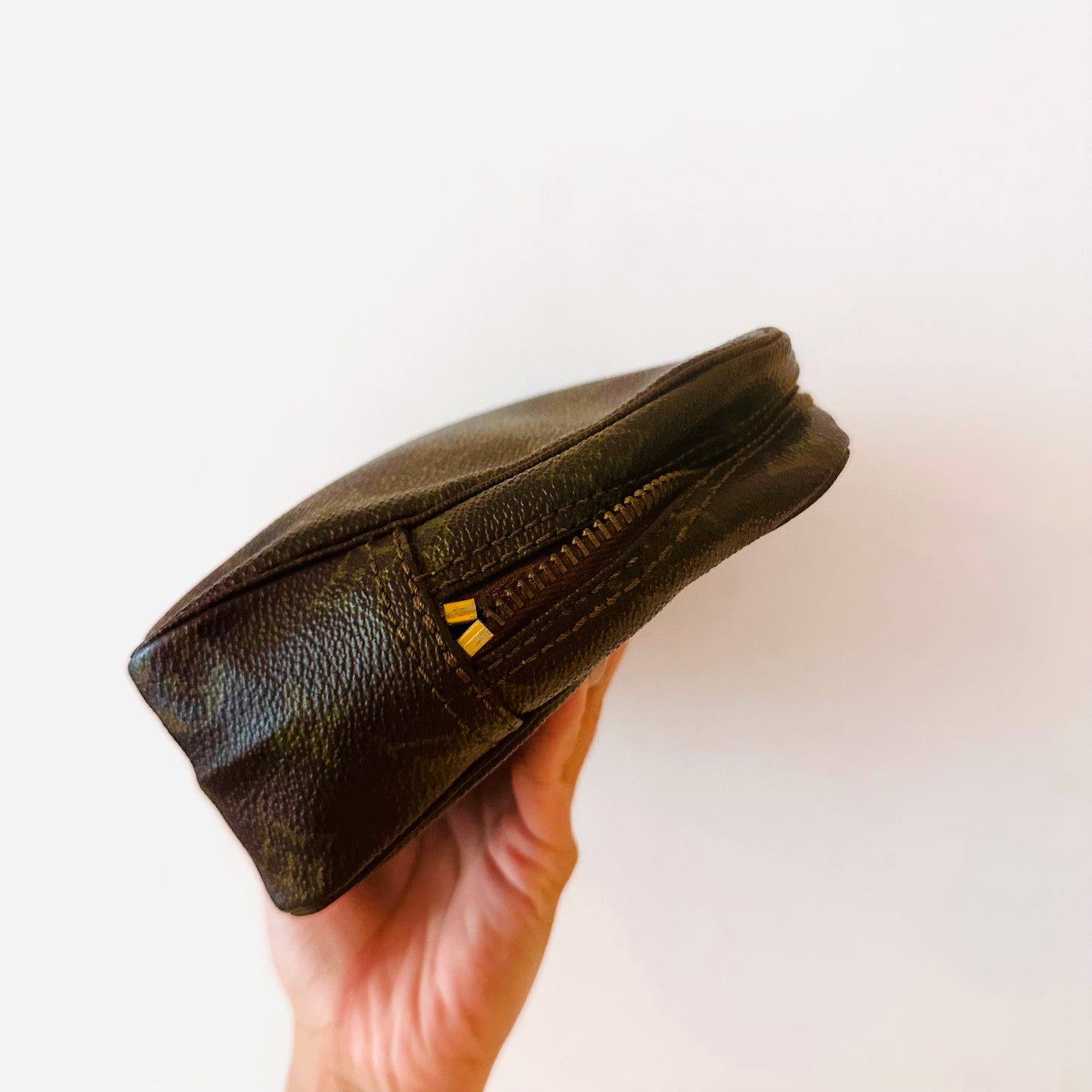 Louis Vuitton LV Monogram Logo GHW Trousse 28 Pouch Case Clutch