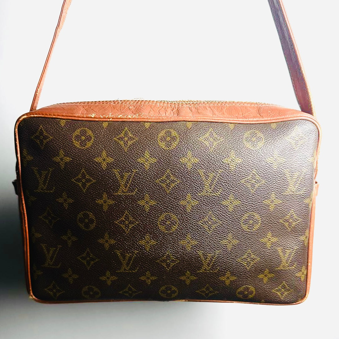 Louis Vuitton LV Sac Camera Monogram Logo GHW Bandouliere Vintage Shoulder Sling Bag