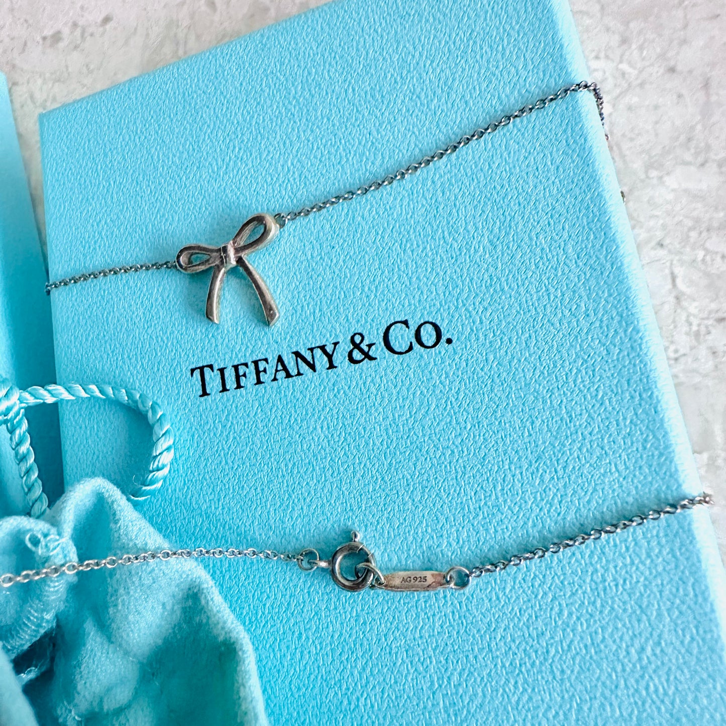 Tiffany & Co T&C Bow Ribbon Pendant Classic 925 Sterling Silver Chain Necklace